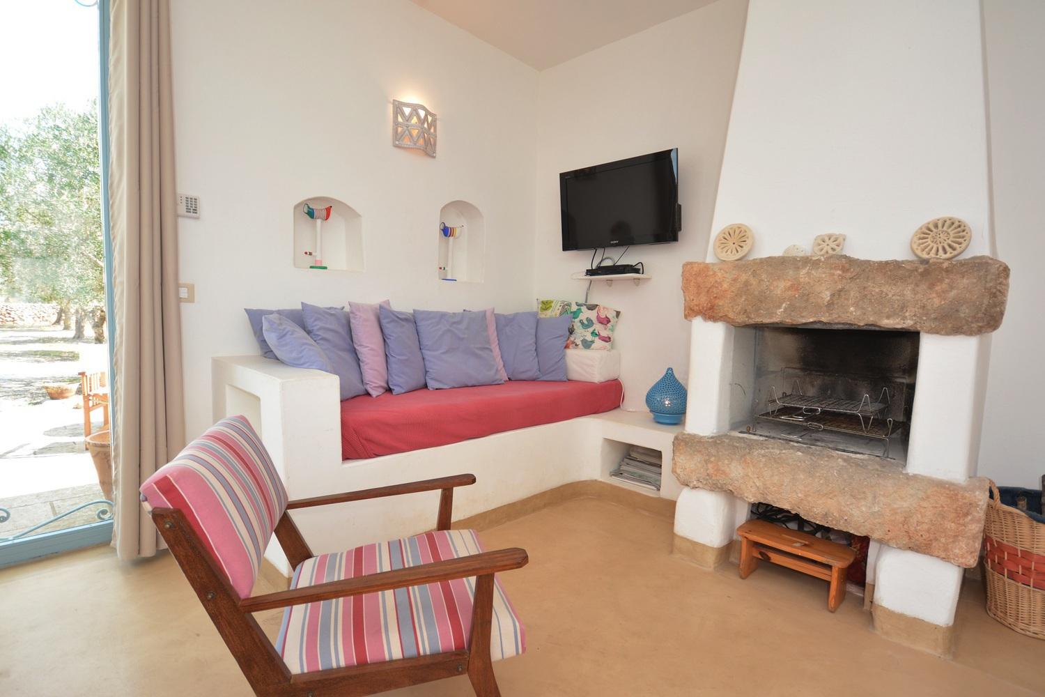 Living area_sofa/fireplace