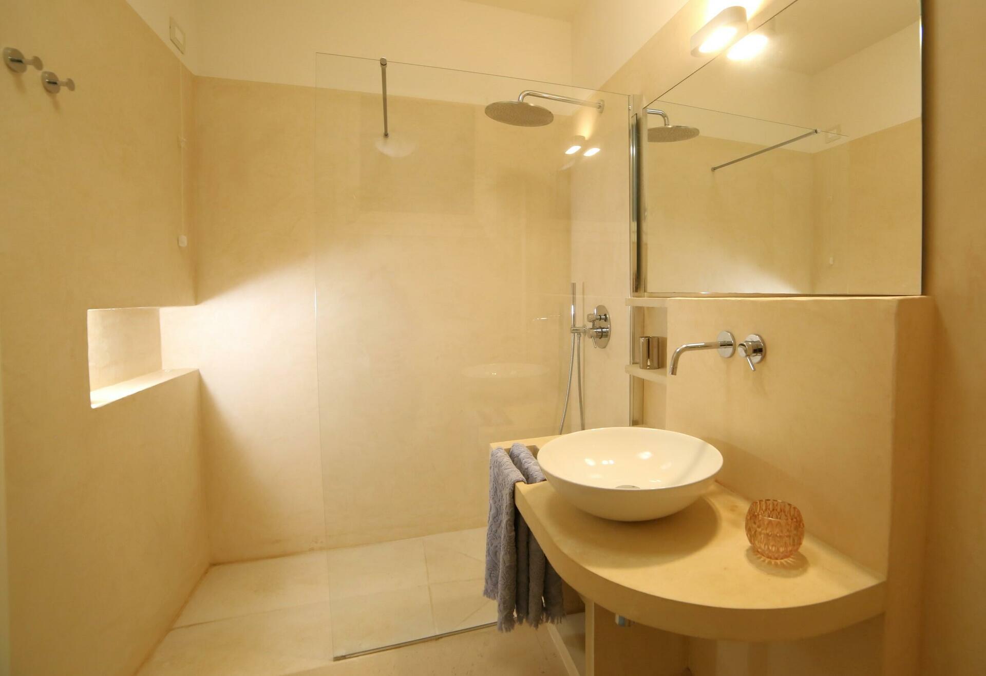 sous-sol chambre double B - bain douche