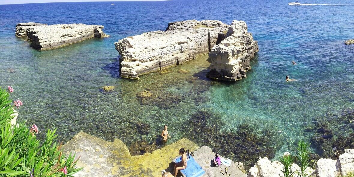 Klippe mit Bucht in der Bucht von Otranto