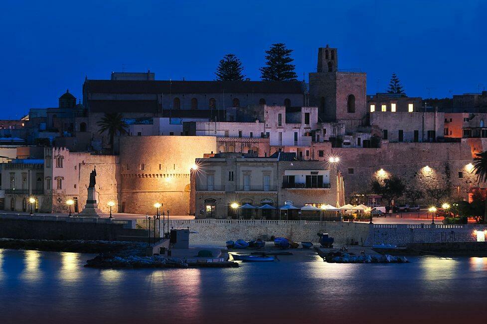 Otranto by night - view of the bay (98)