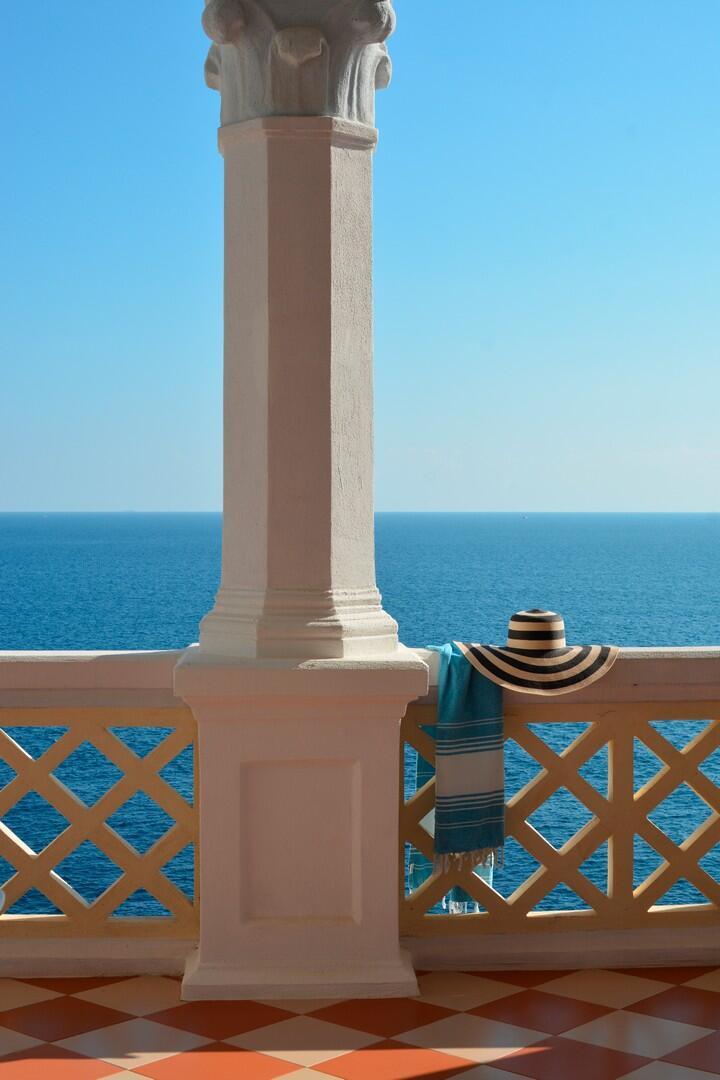 Equipped porch with sea view